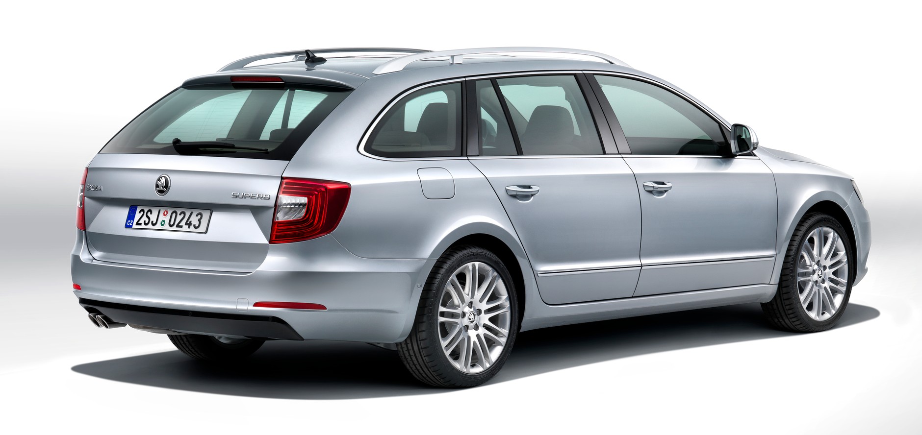 Nowa Skoda Superb upodobniła się do Rapida i Octavii