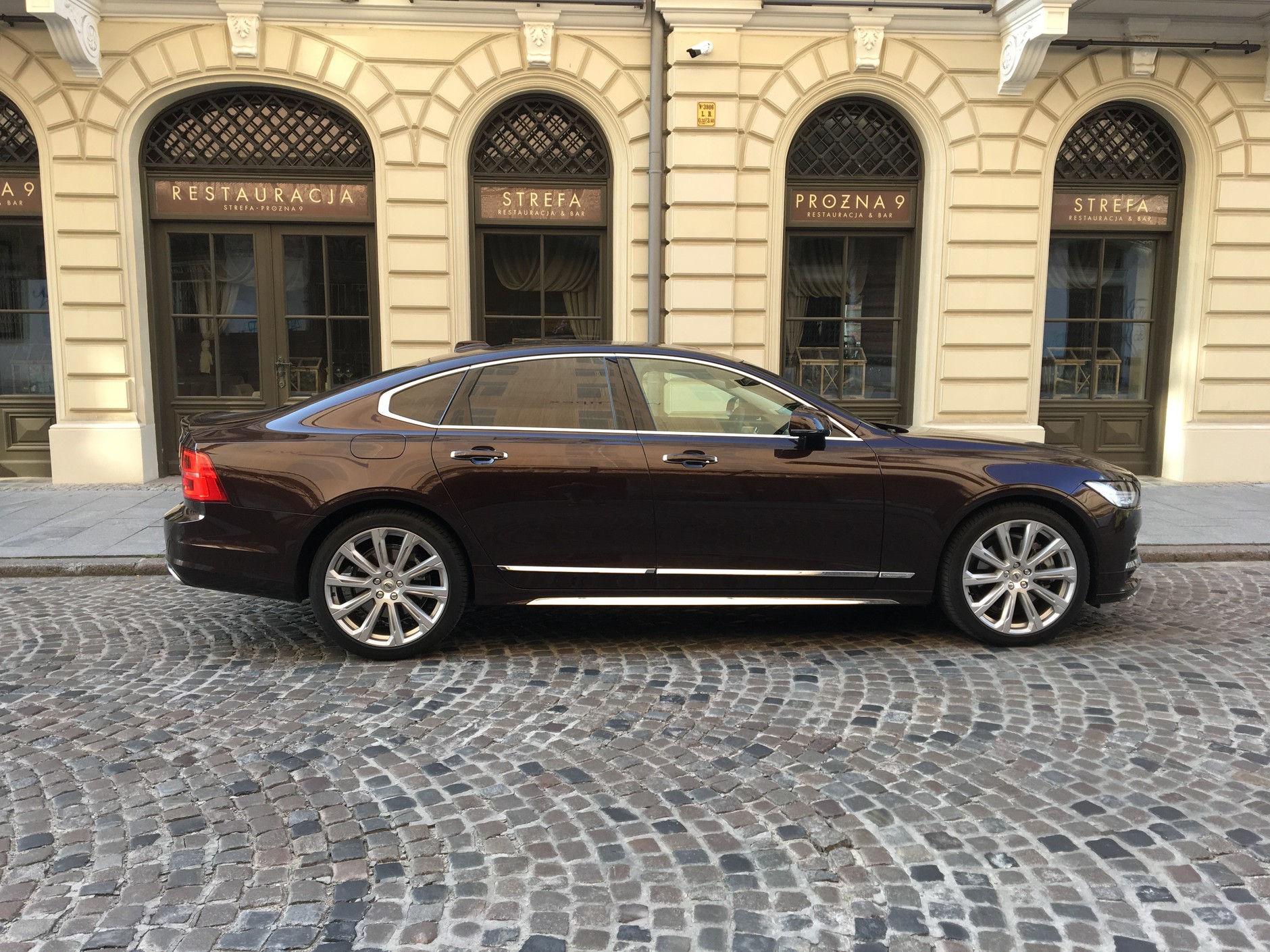 Volvo S90 T8 Inscription – Hybryda nie do oszczędzania