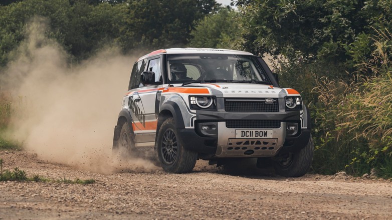 Rajdowy Land Rover Defender 90 od Bowlera