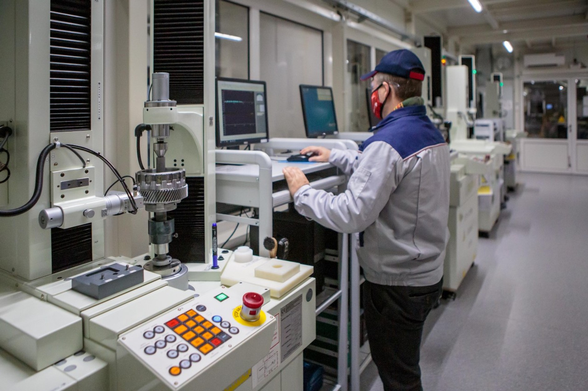 Toyota - linia produkcyjna hybrydowych skrzyń biegów