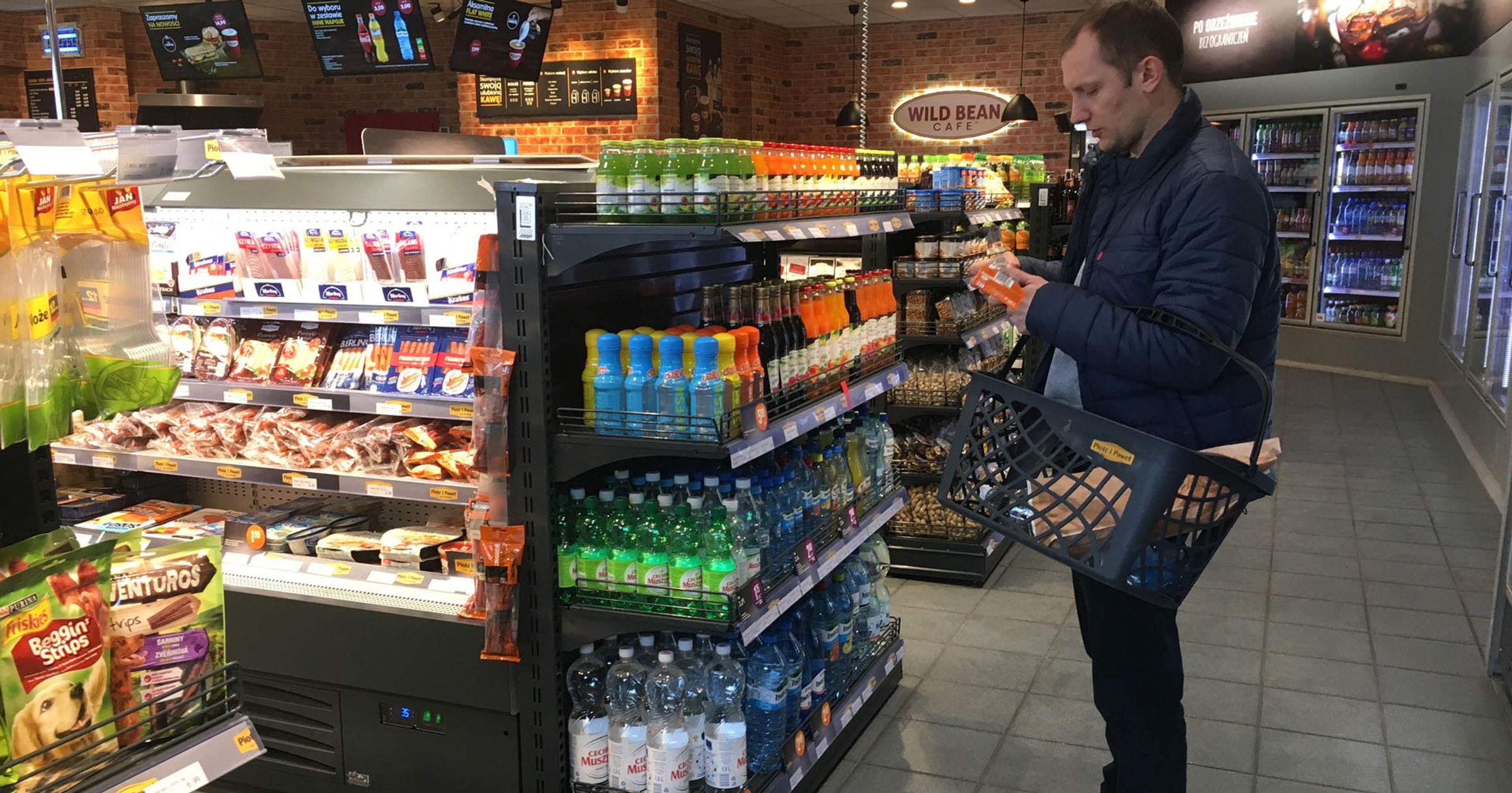 Zatankuj piwo, telewizor i pieczywo, czyli stacja paliw jako supermarket