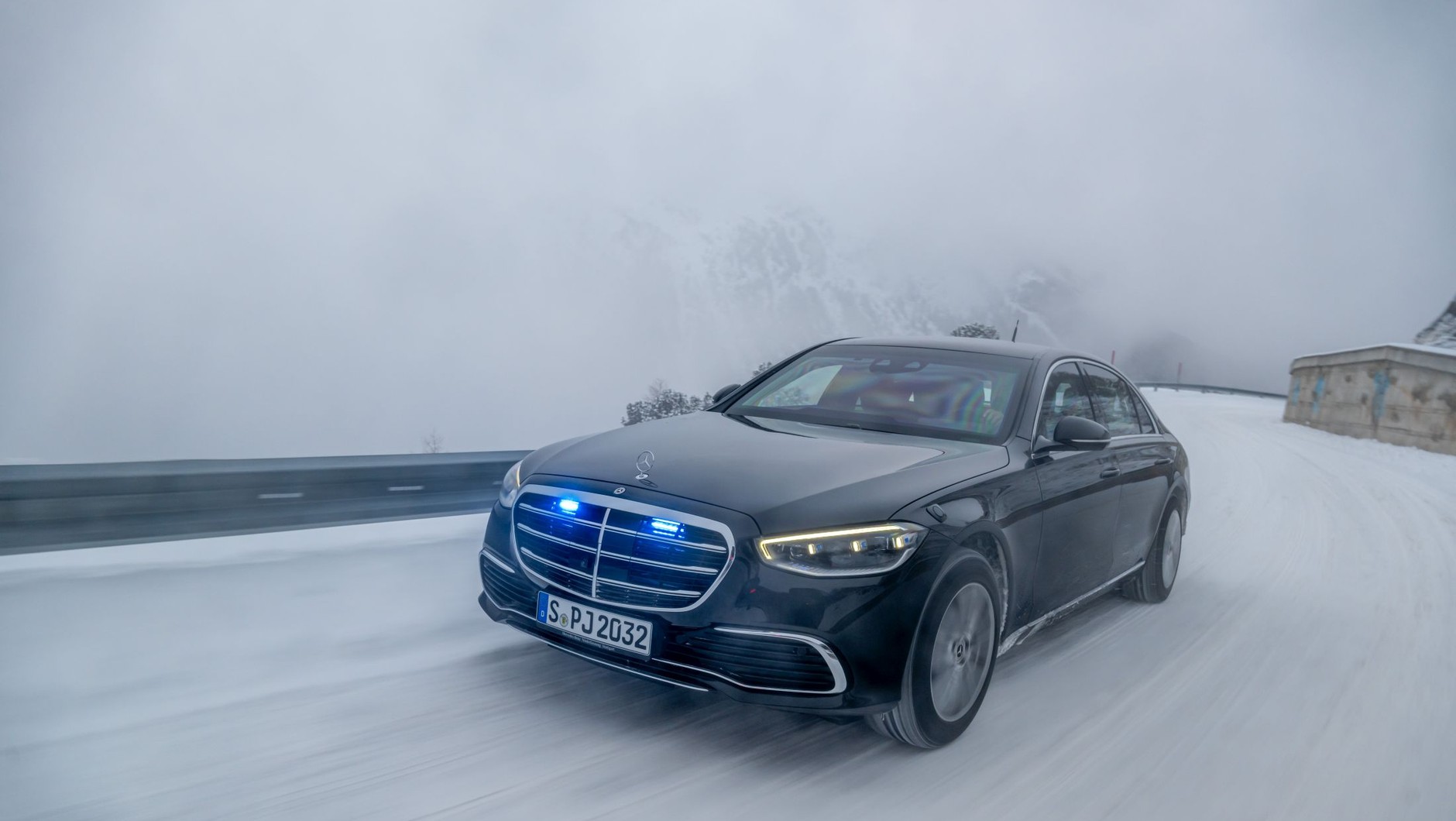Opancerzony Mercedes na przełęczy Timmelsjoch