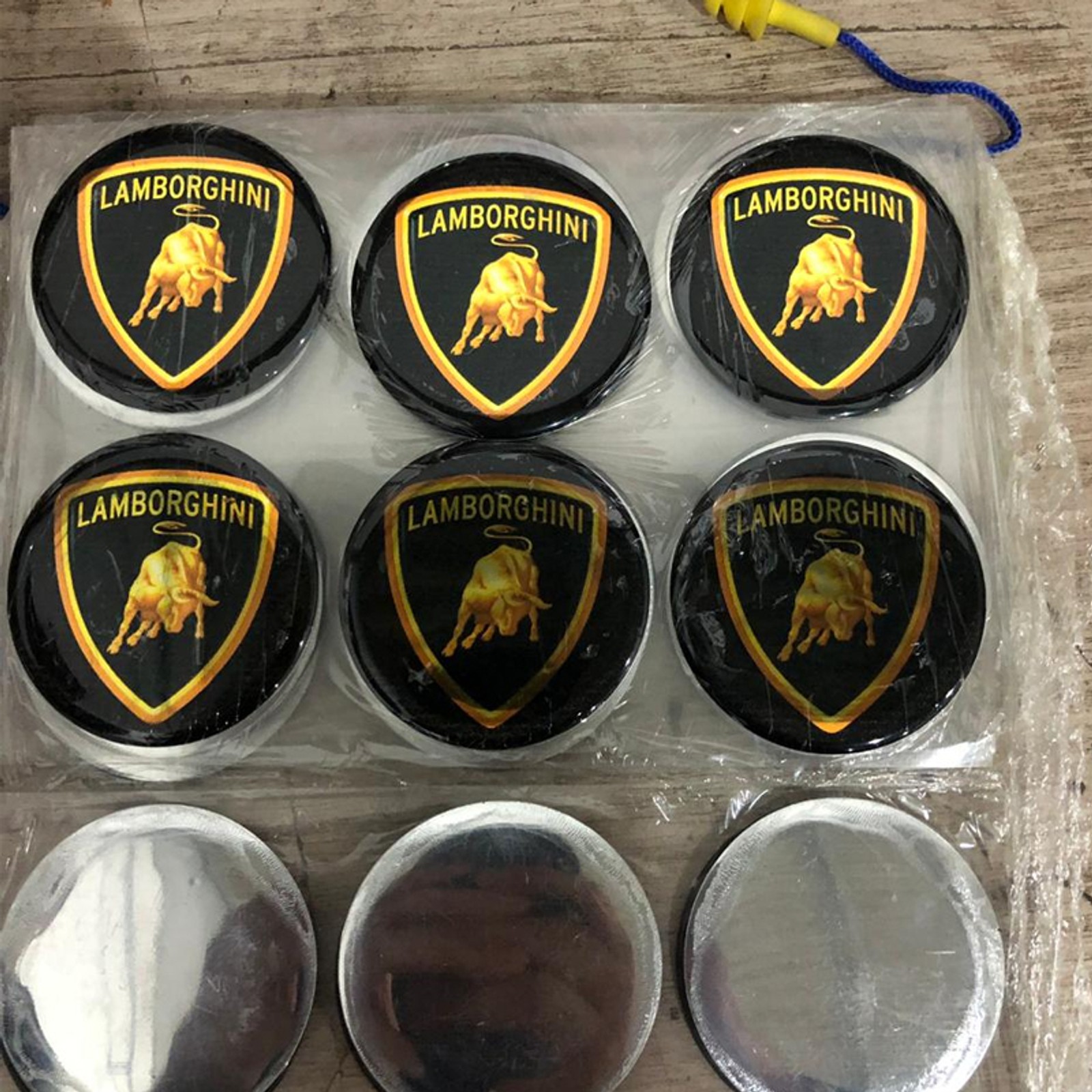 Produkowali podróbki Ferrari i Lamborghini