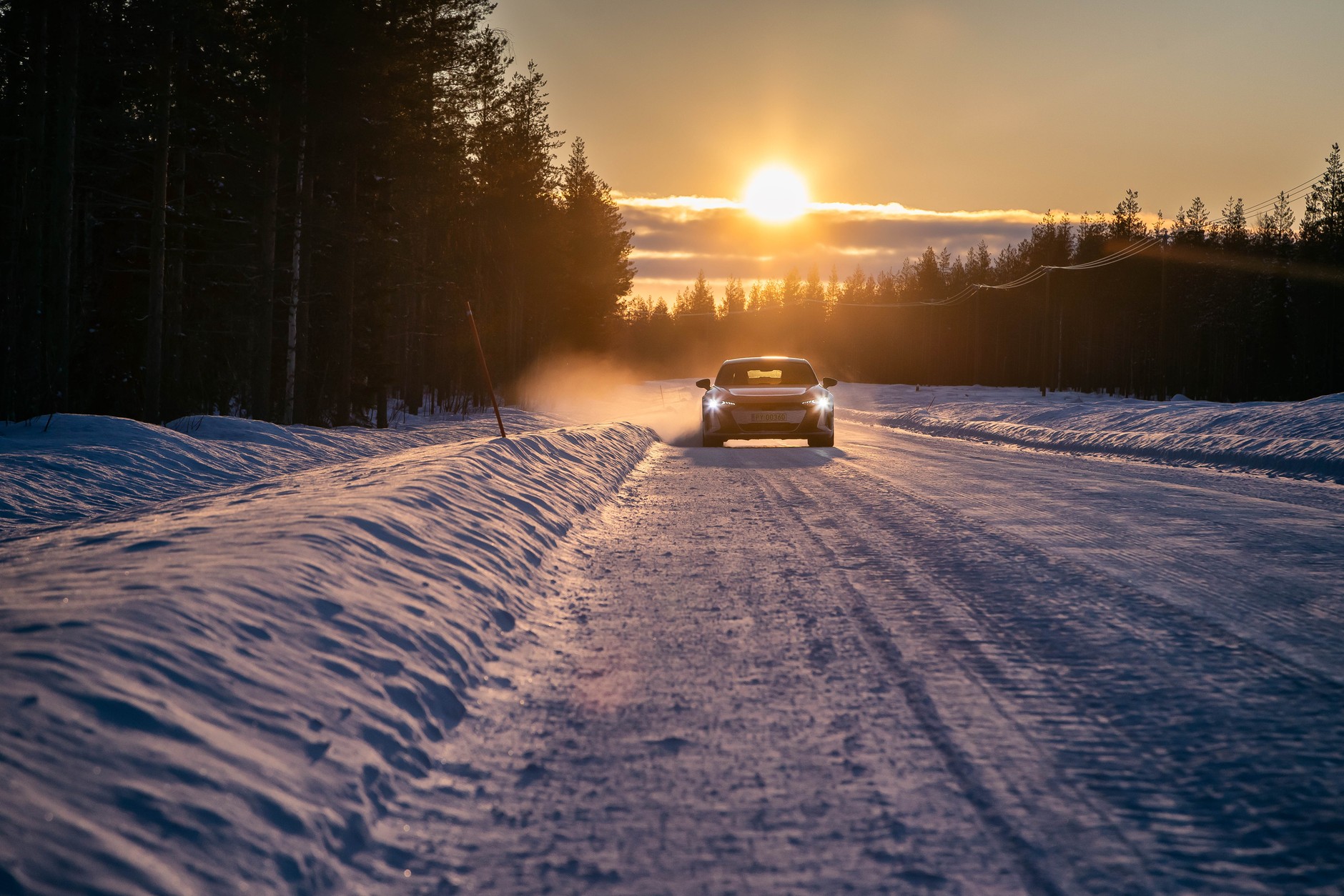 Porsche Taycan na wyprawie zimowej w Finlandii