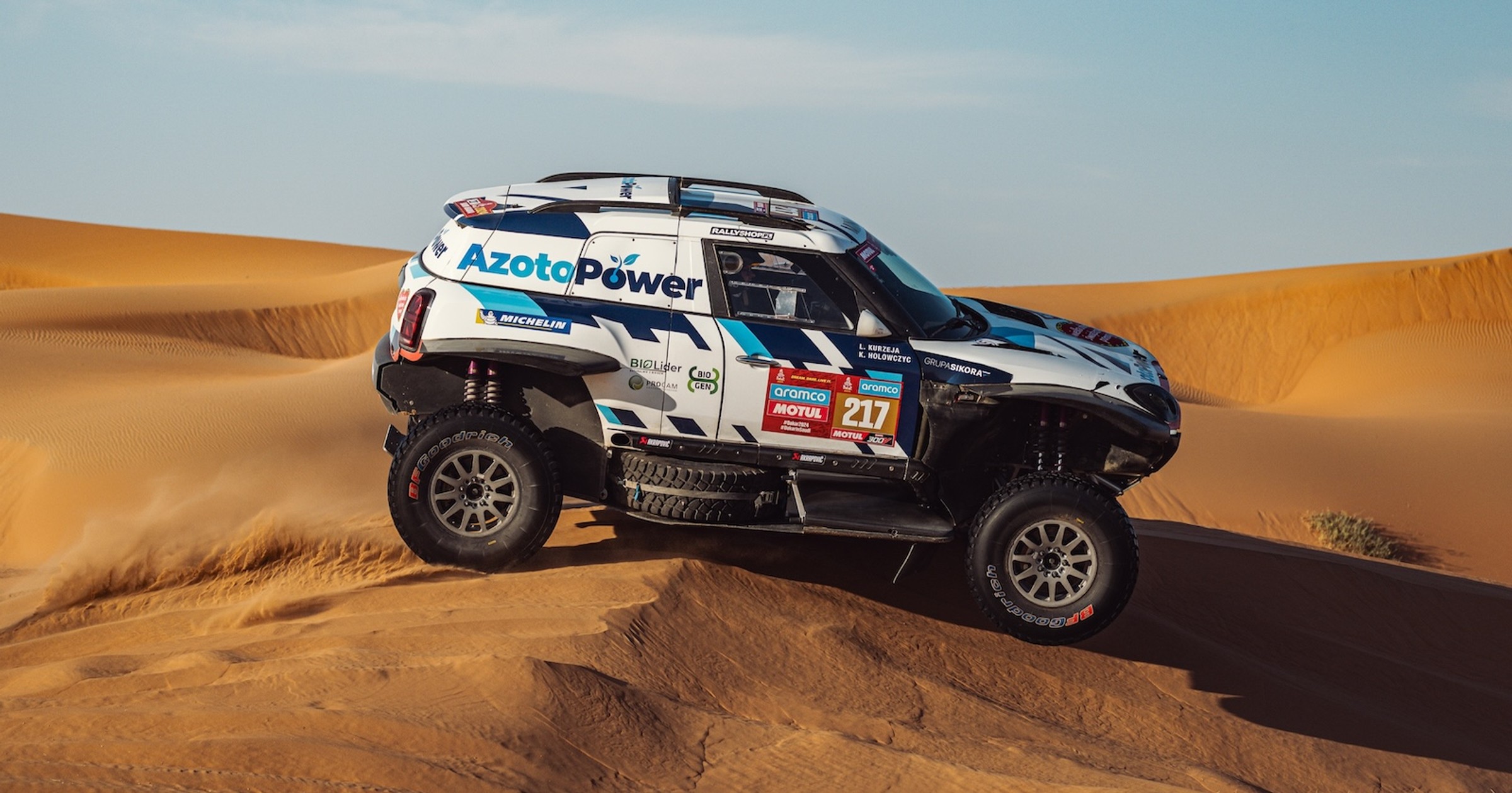 Krzysztof Hołowczyc nadal walczy w Rajdzie Dakar