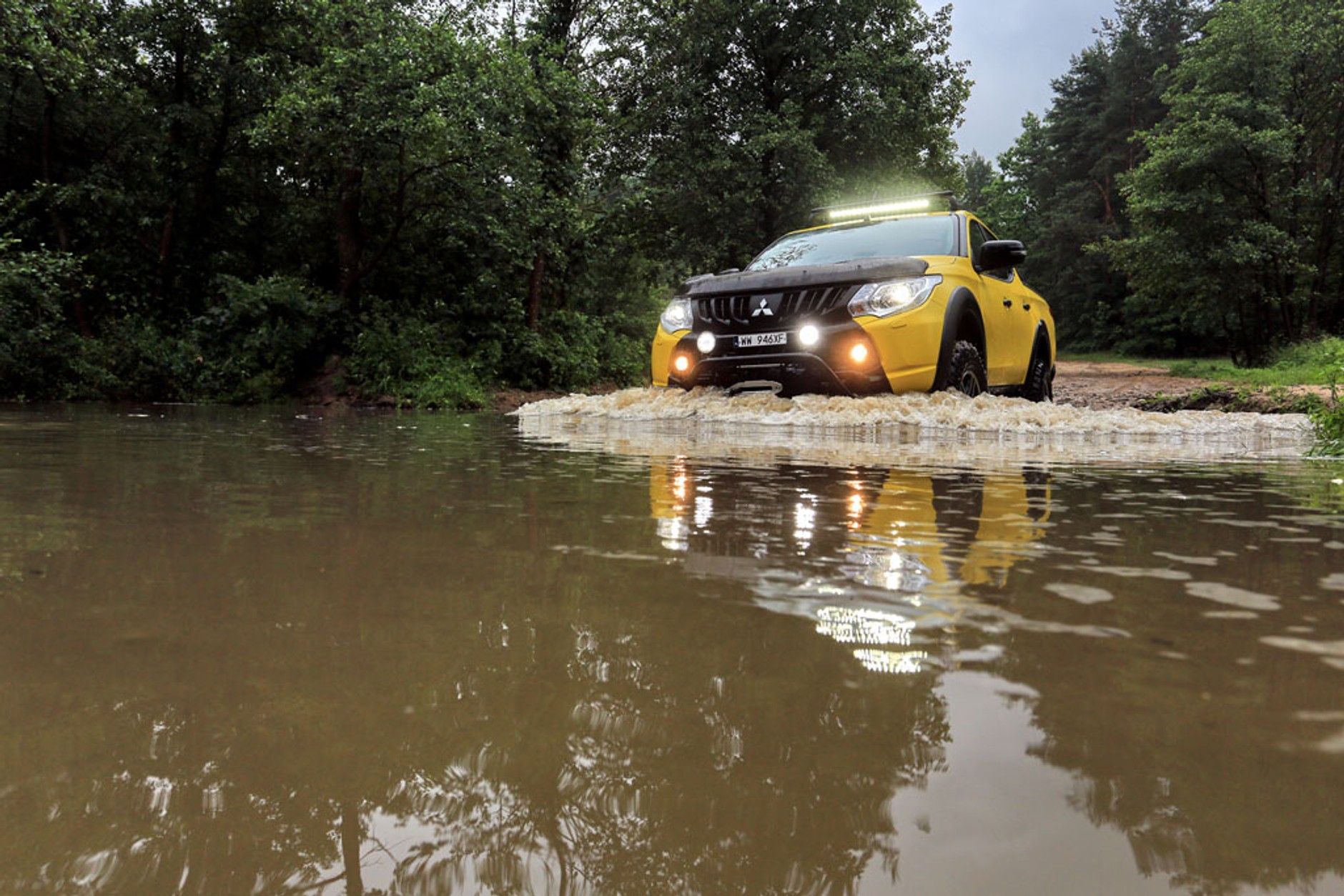 Mitsubishi L200 Monster - potwornie pracowity