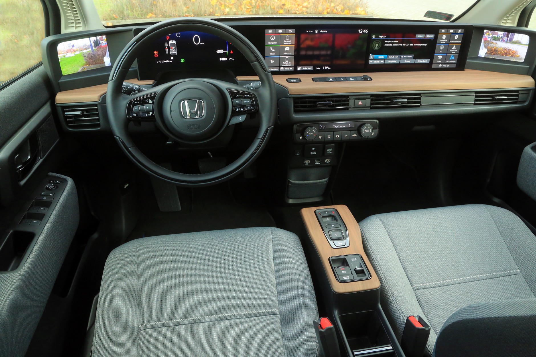 Decka rozdzielcza Hondy e wyposażona w ekrany zamiast lusterek
