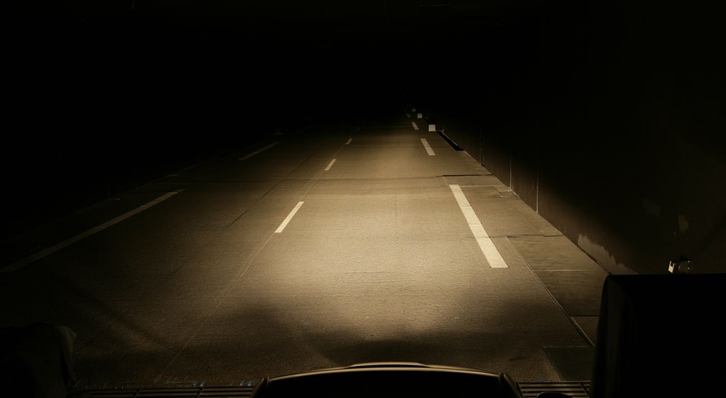 Test żarówek H4 - wszystkie żarówki wyglądają podobnie, ale każda świeci inaczej!