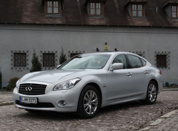 Infiniti M35h: hybryda doskonała