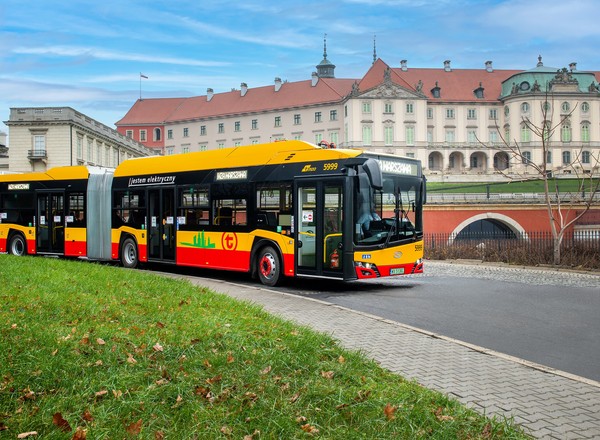 Warszawa rozbuduje flotę autobusów. MZA zamówiły 79 Solarisów