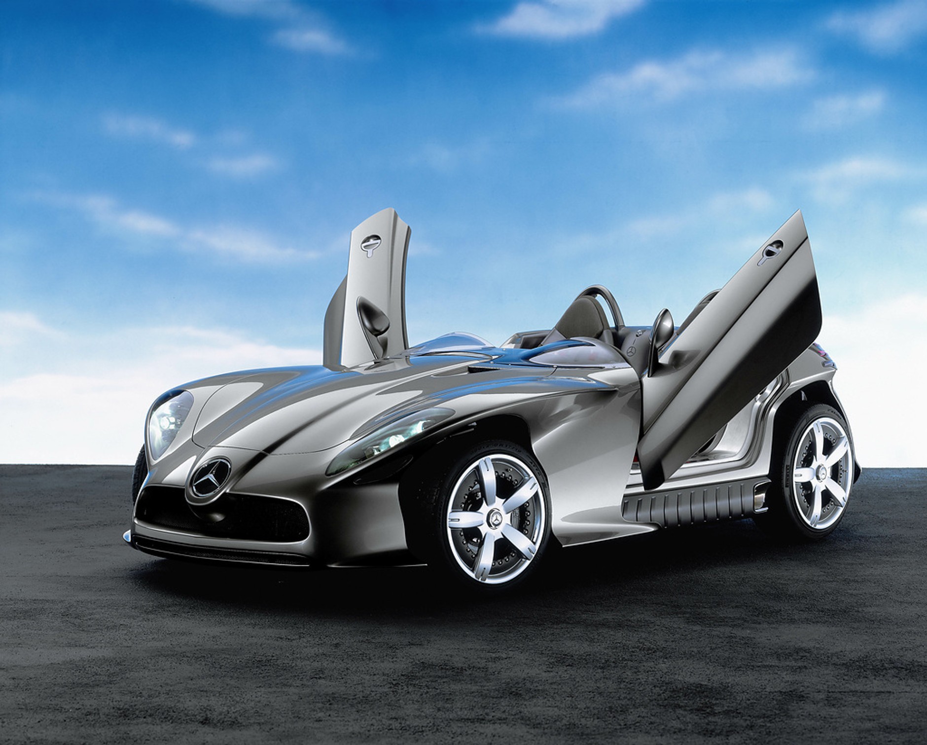 Mercedes F 400 Carving