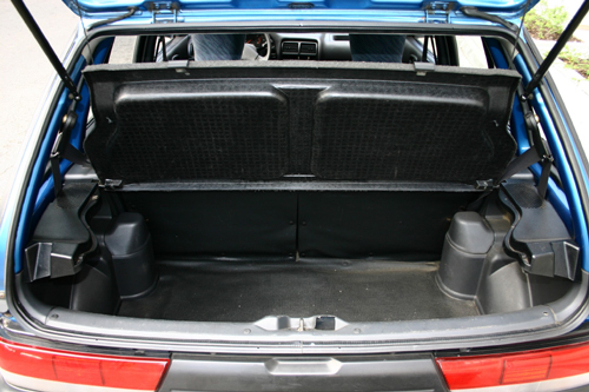 Suzuki Swift 1.0 GL - Trzeszczy, ale jedzie