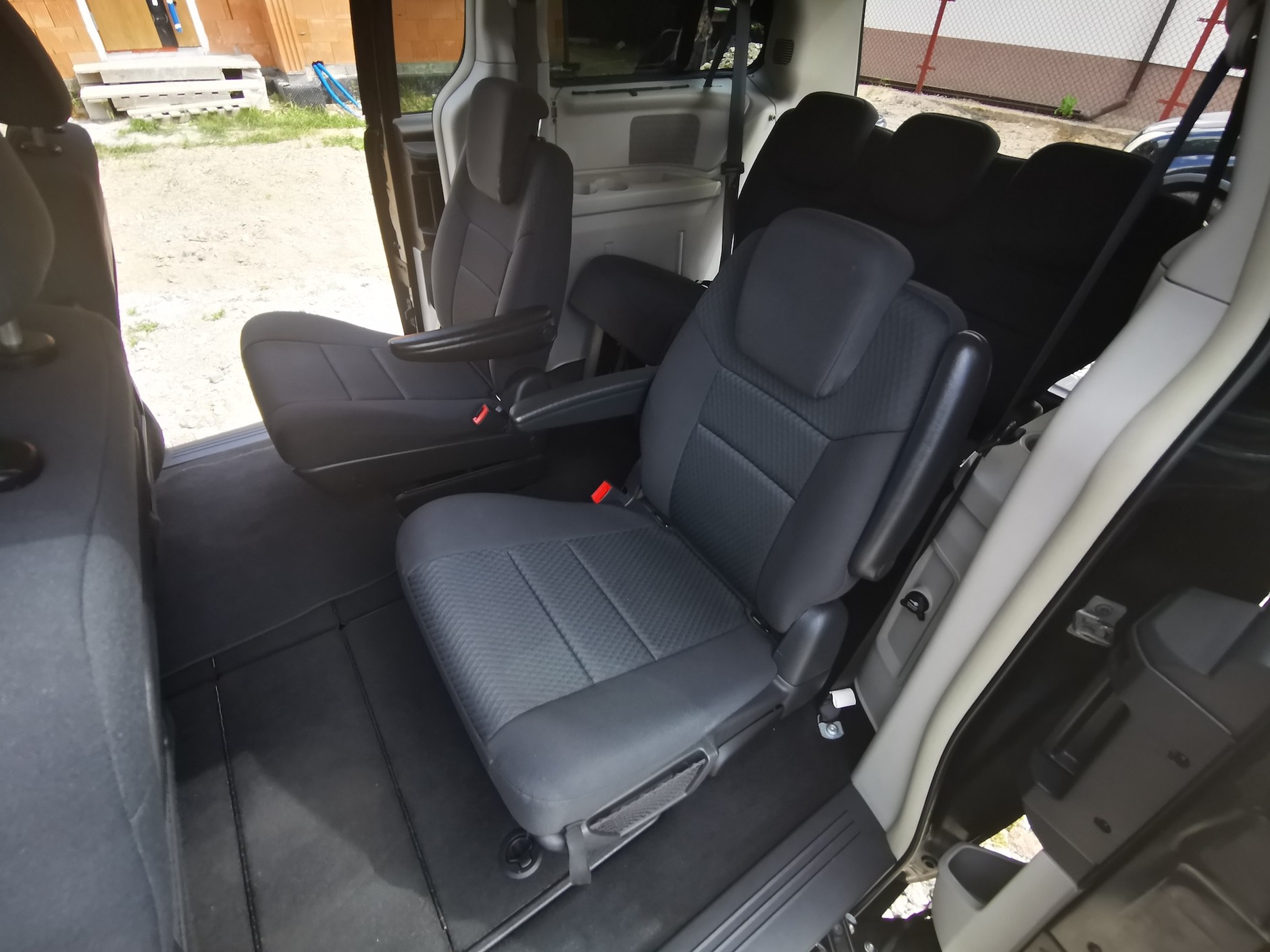 Wnętrze auta jest jak nowe, nawet z tyłu czy w bagażniku.