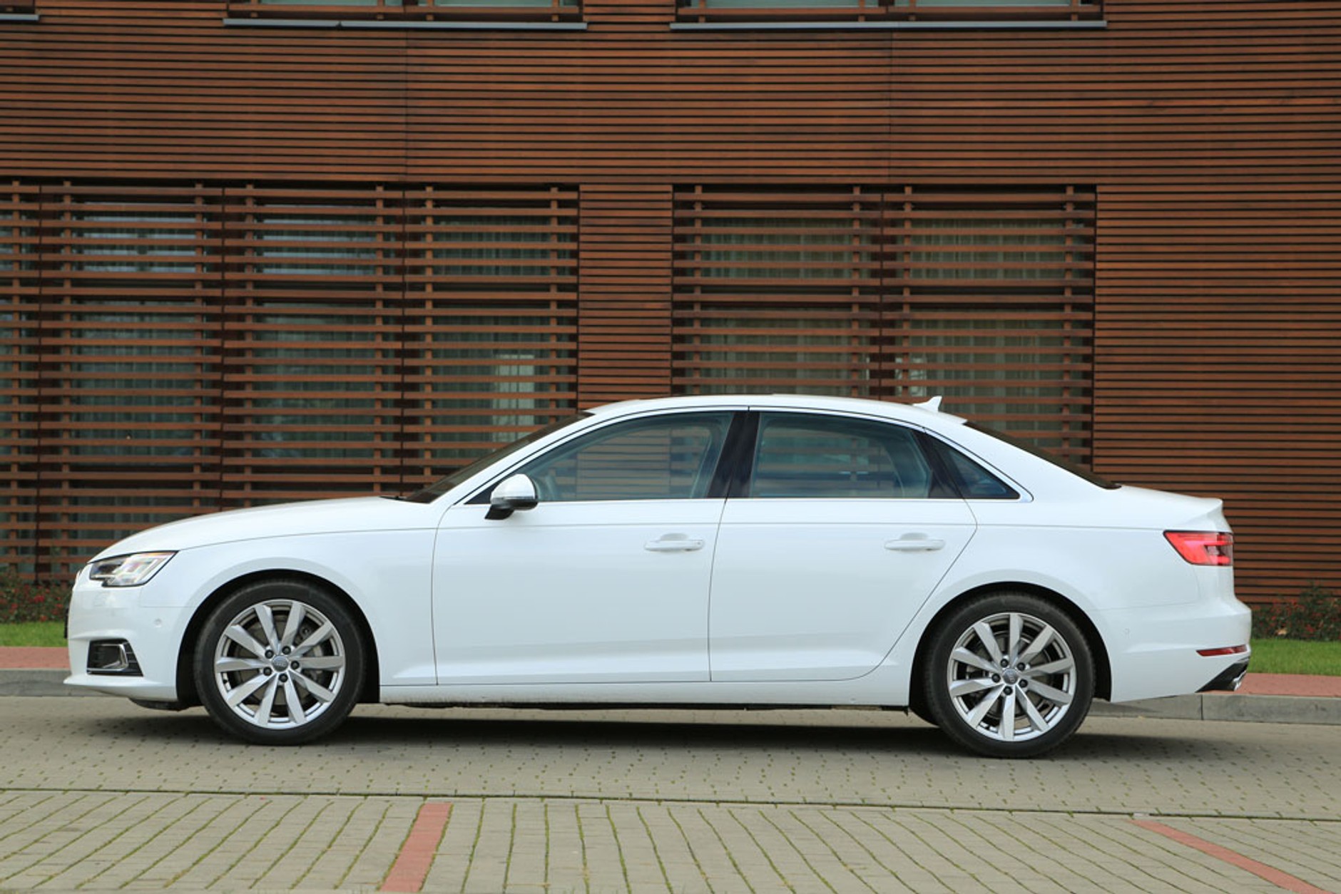 Audi A4 2.0 TDI S-tronic - sedan z dużym zastrzykiem mocy