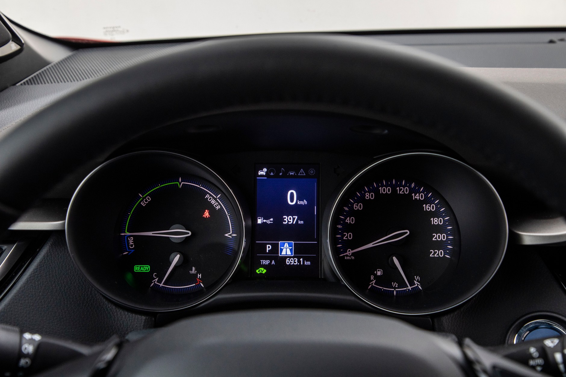 Zdziwisz się jak dobrze jeździ poliftingowa Toyota CH-R z nową hybrydą