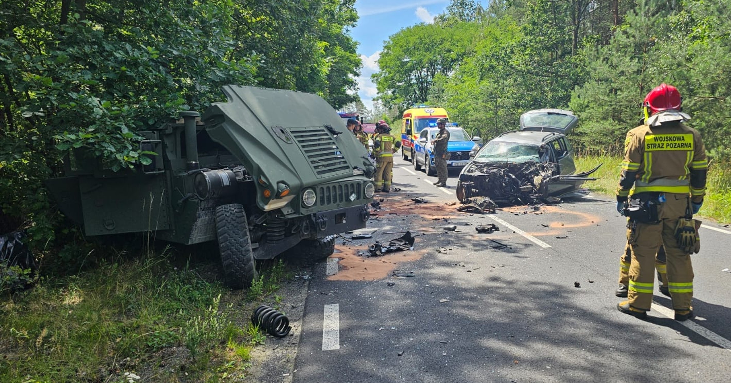 Nietypowy wypadek w Świętoszowie: Passat zderzył się z Hummerem wojska USA