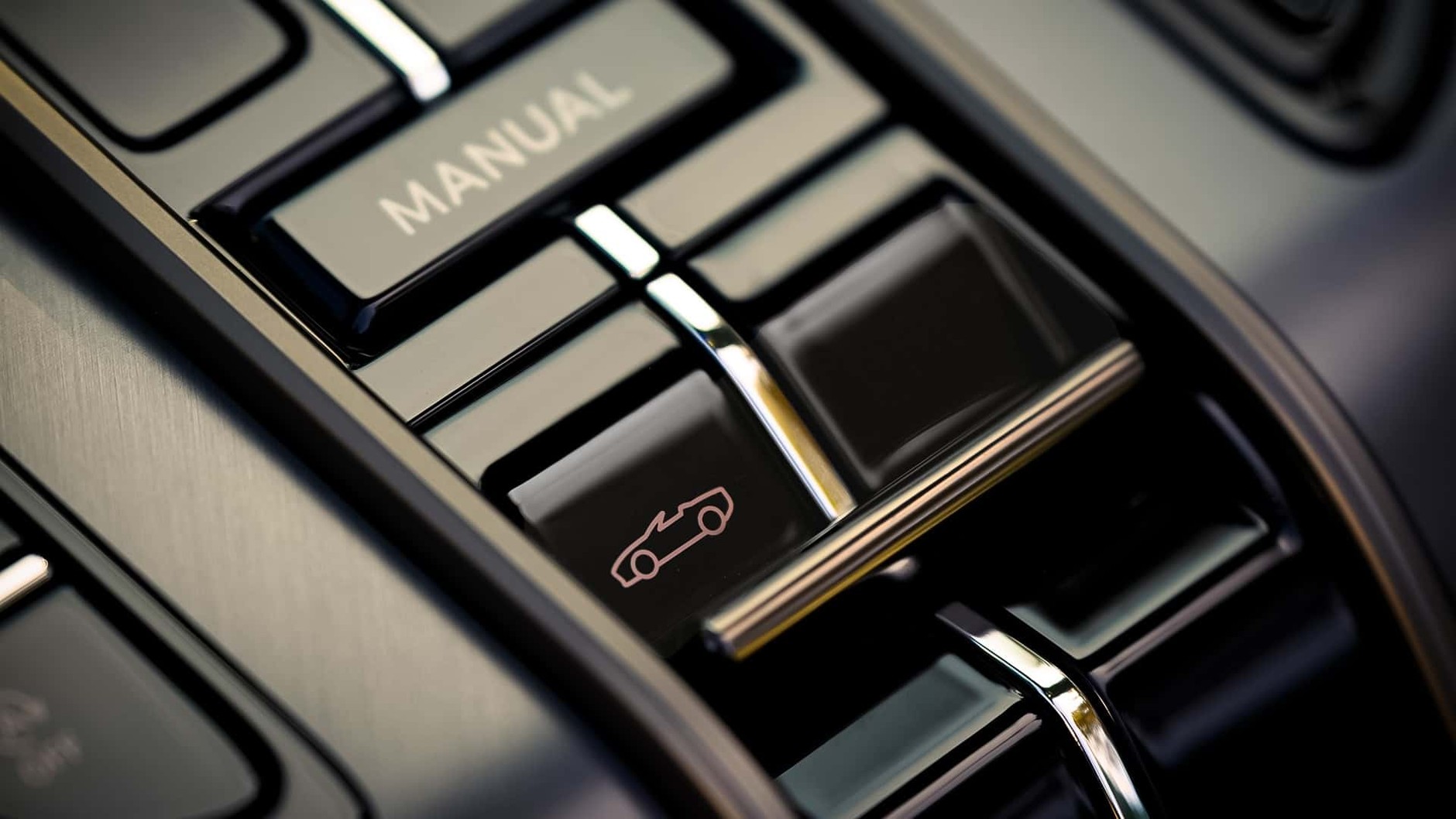 Aston Martin Vanquish Volante 2025