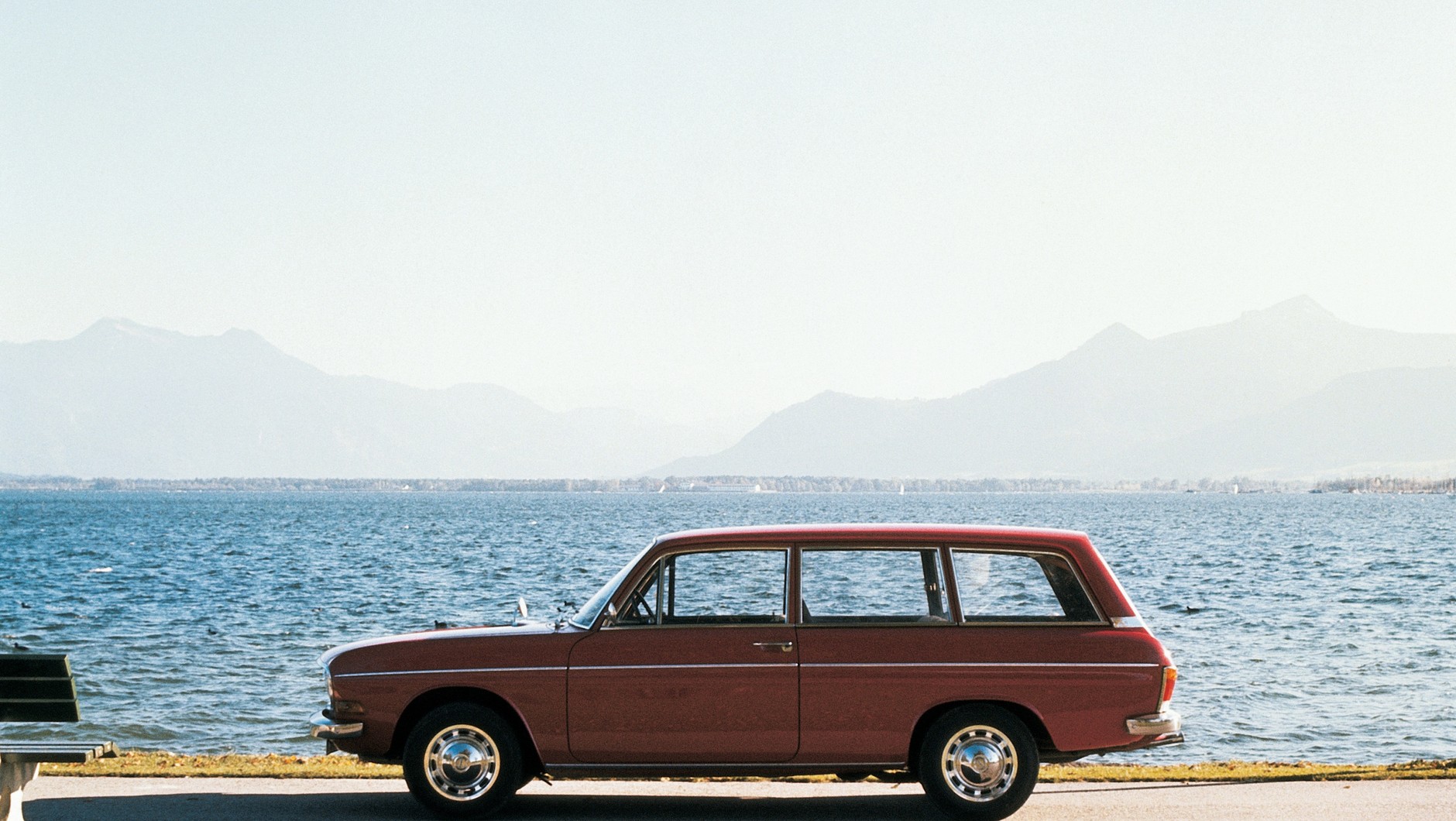 Audi z serii F 103 (1965-1972), czyli pierwszy powojenny samochód tej marki (na zdjęciu wersja 75 Variant).