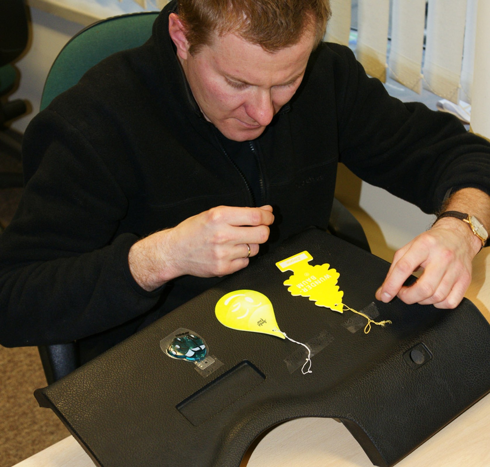 Uwaga, zapachy do auta niszczą kokpity!