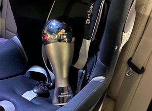 Robert Lewandowski – bezpieczny transport statuetki FIFA The Best
