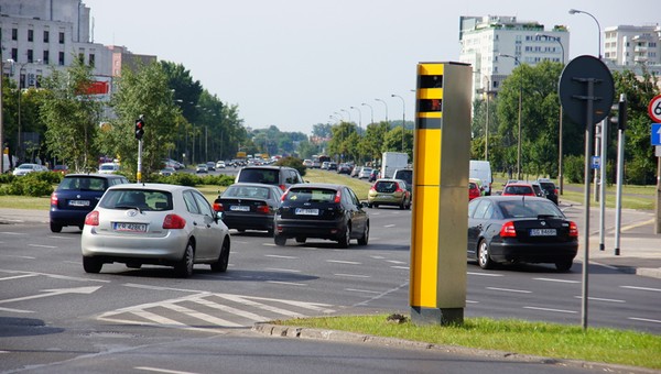Fotoradar nie robi zdjęć natychmiast. Prędkość trzeba przekroczyć konkretnie