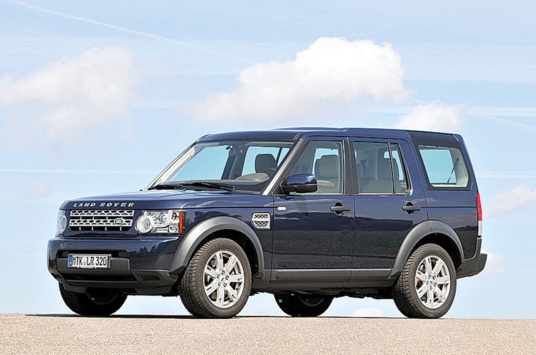 Luksusowe terenówki na wszelki wypadek: Mitsubishi Pajero kontra Toyota Land Cruiser, Land Rover Discovery i Nissan Pathfinder