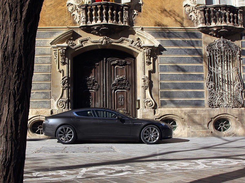 Aston Martin Rapide – z pięknem trzeba obcować