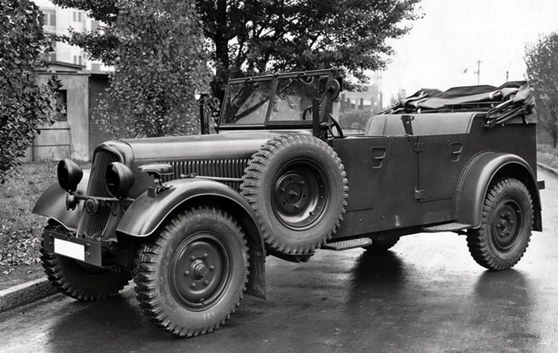 Škoda Superb 3000 - KFZ 15 Kübelsitzwagen (1941-1943)