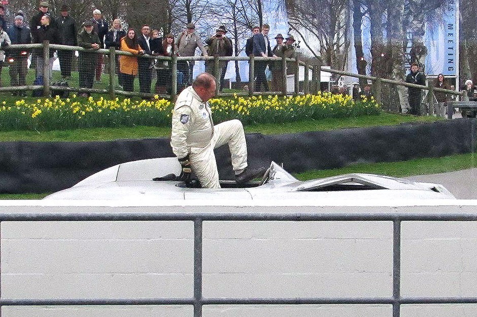 Crash Mercedesa 300 SLS z Jaguarem