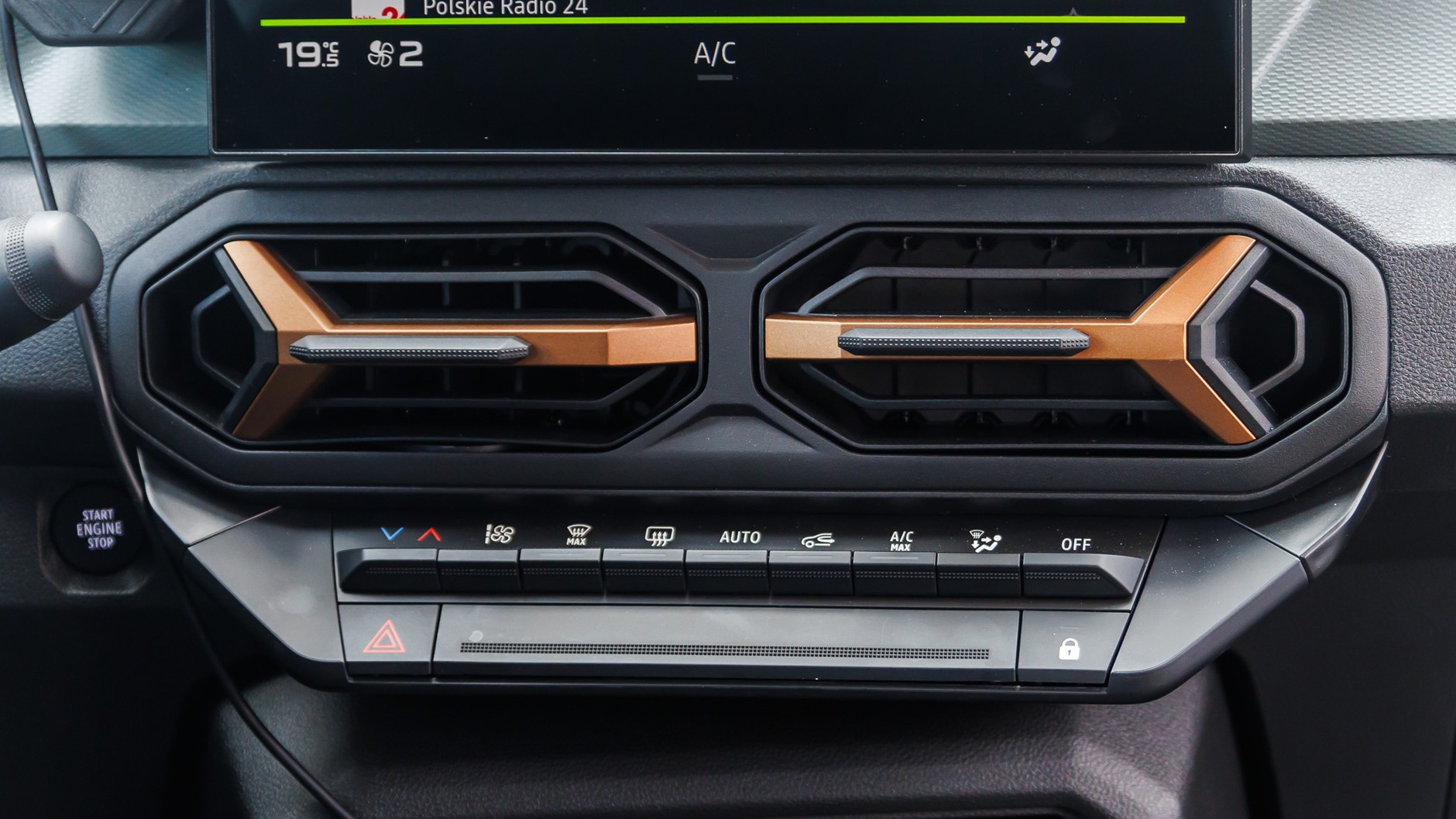 Dacia Duster kontra MG ZS. Porównanie dwóch budżetowych samochodów