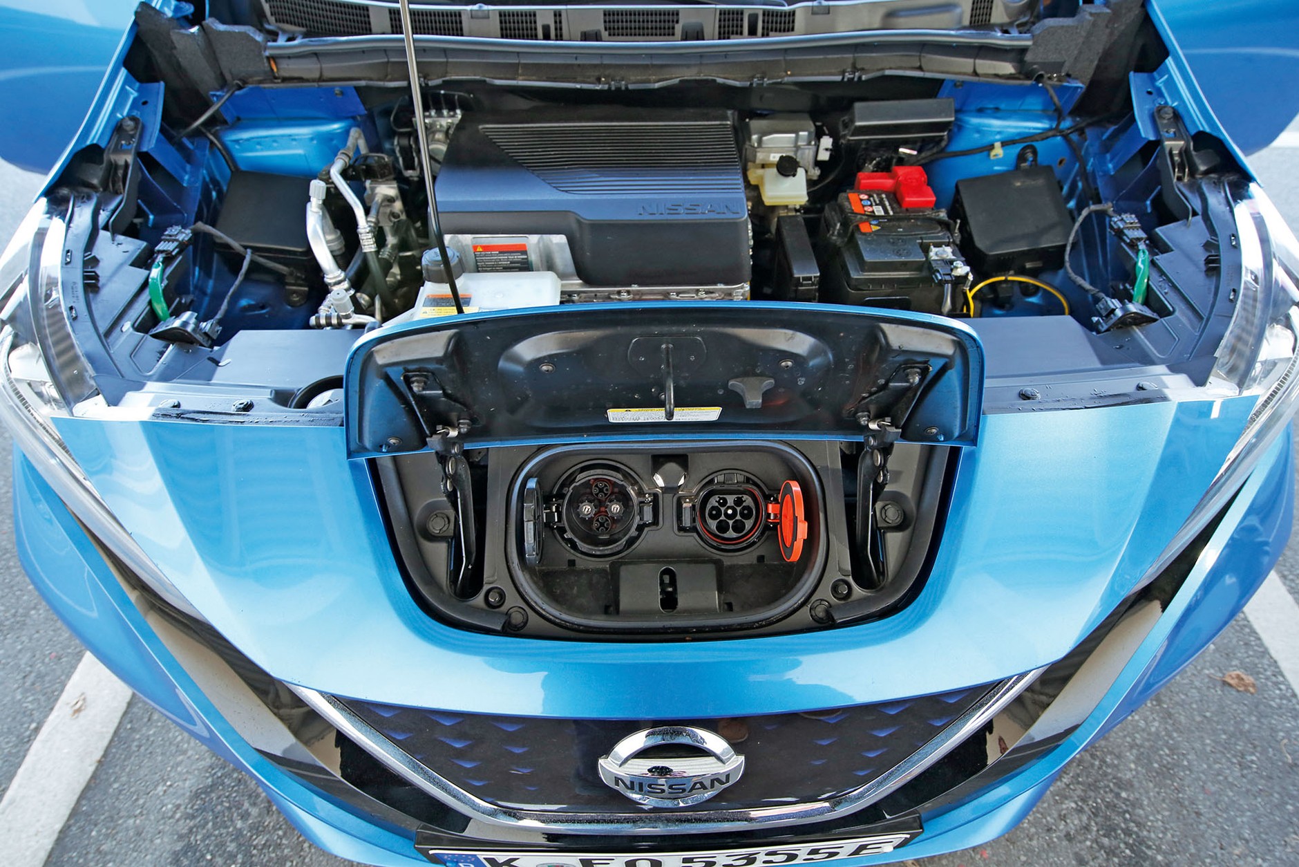 Hyundai Ioniq kontra Nissan Leaf - auta elektryczne dla ludu