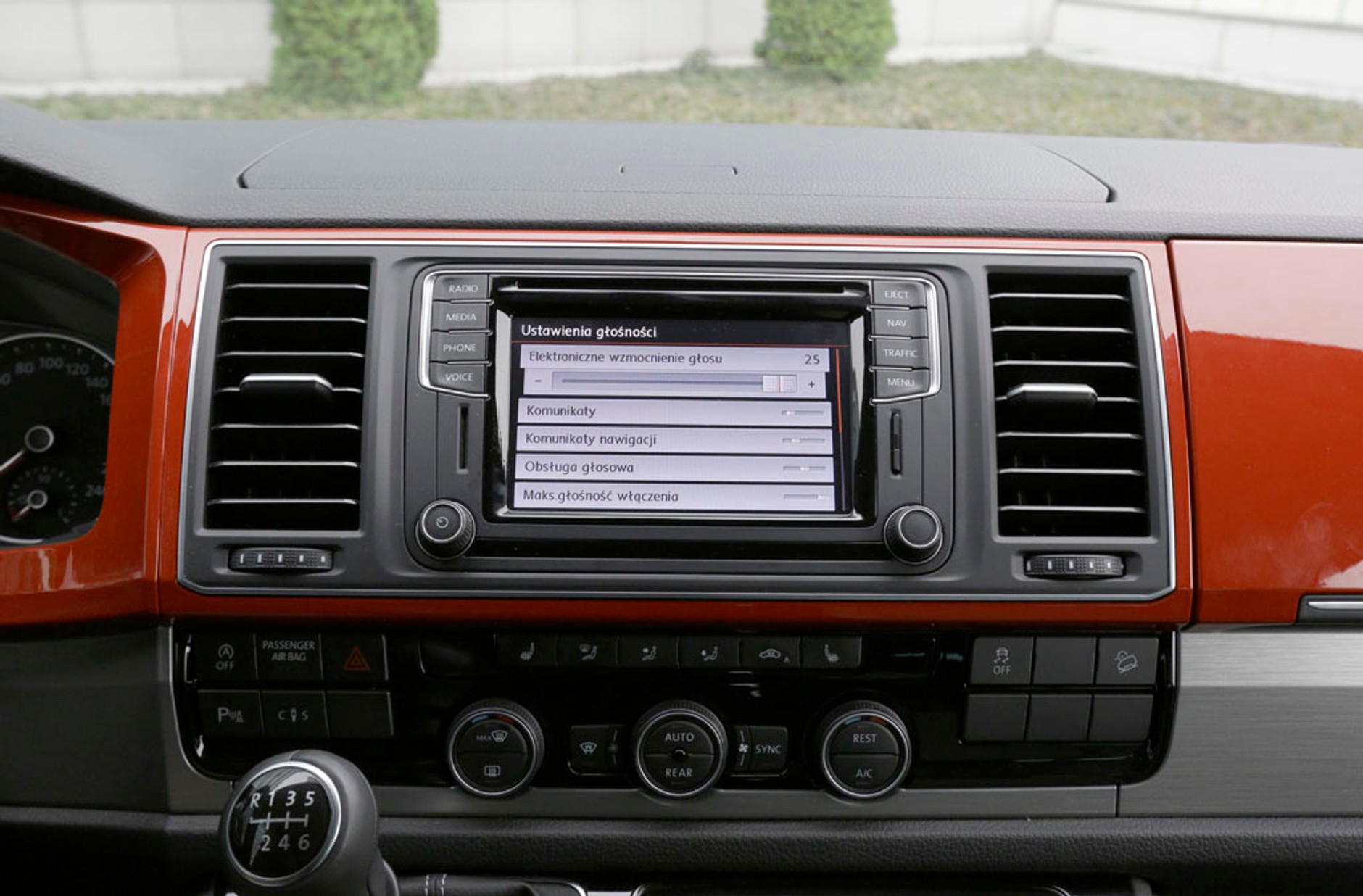 Volkswagen T6 Multivan Generation Six - wygoda dla 7 osób