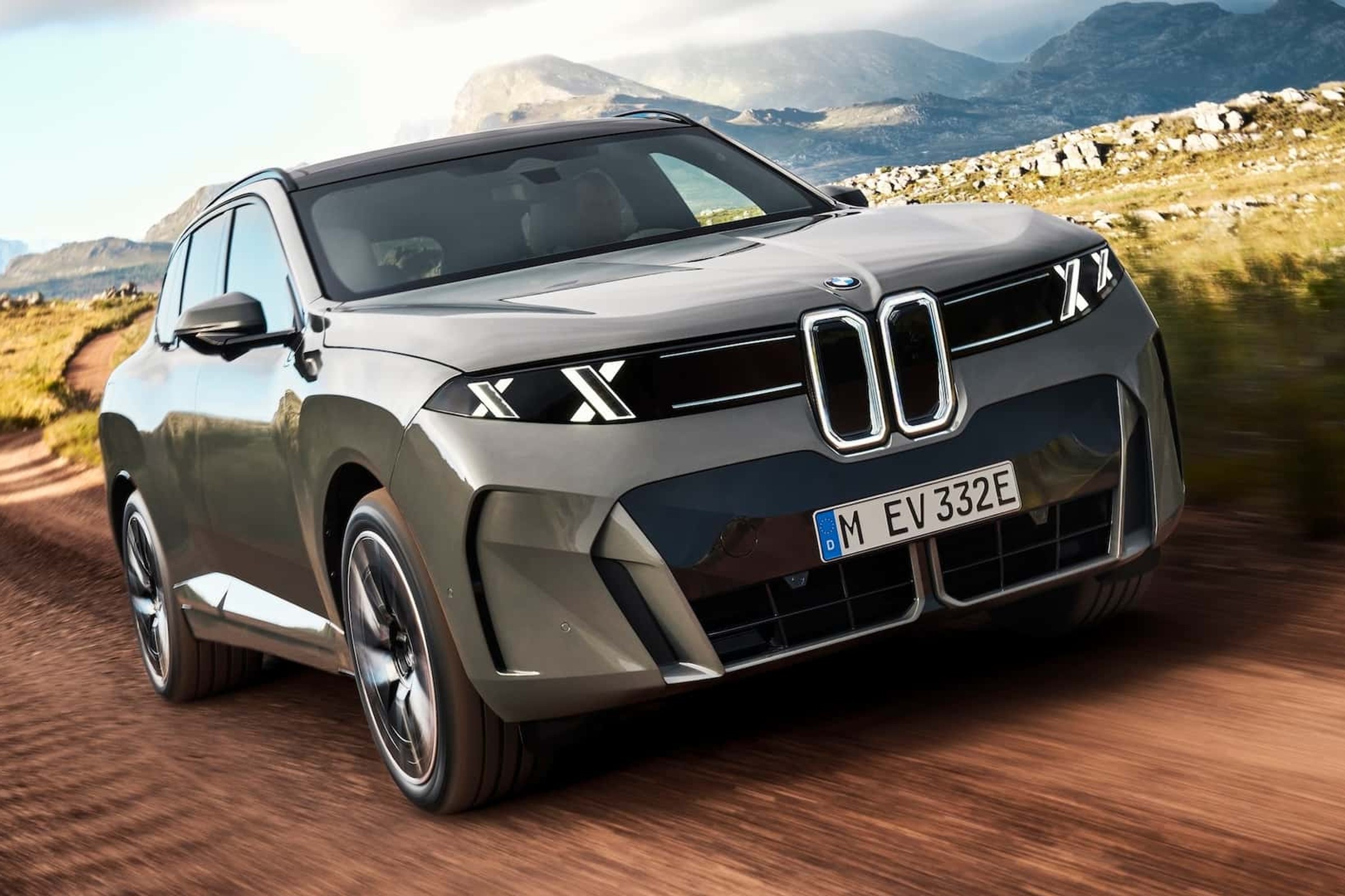 BMW znów wkłada kij w mrowisko. Nowe X5 świeci iksami i samo zamyka drzwi