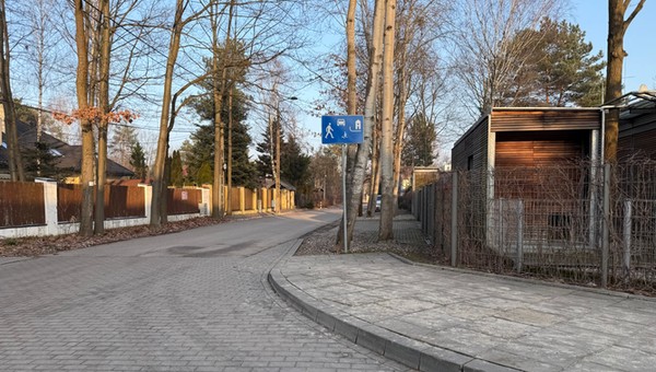 Znak niepozorny, a błąd kosztowny. Nieznajomość przepisów kosztowała go 35 tys.