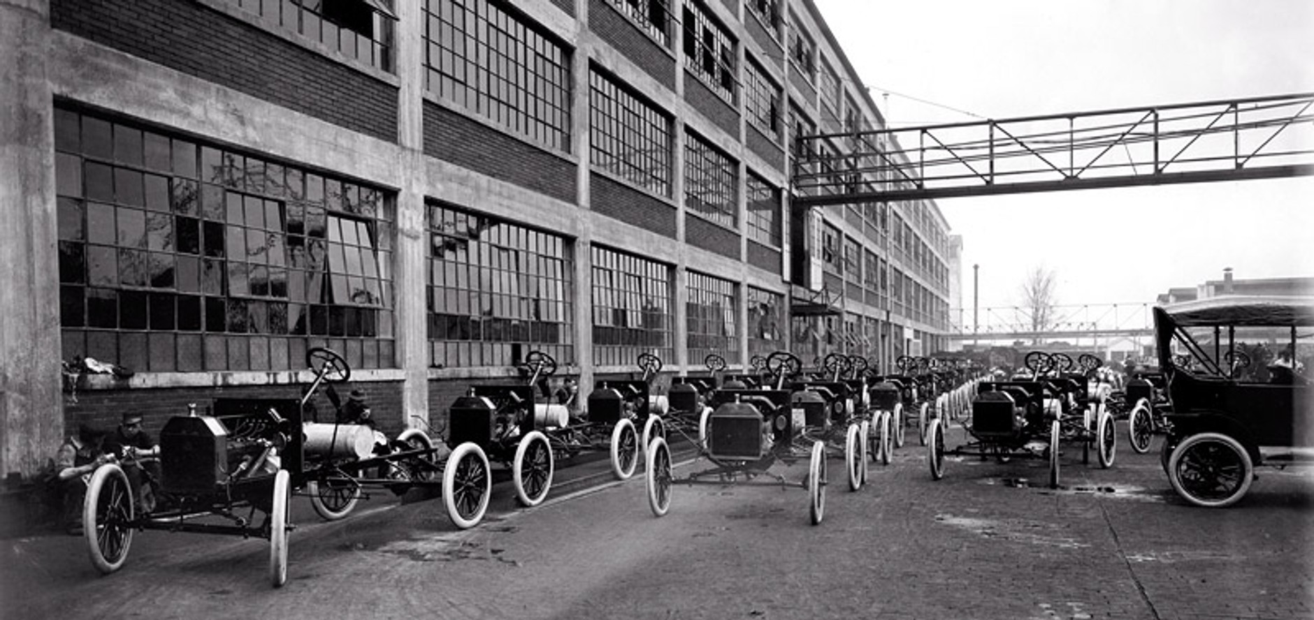 Ford Model T ma sto lat, na zlot przyjechało 750 (fotogaleria)