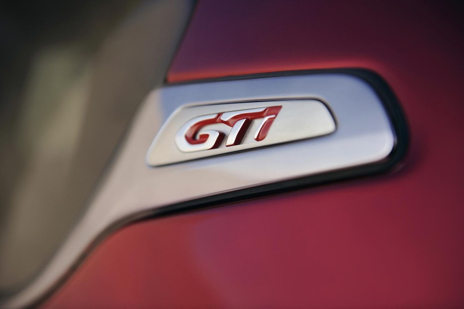 Peugeot 208 GT i XY: dwie koncepcje
