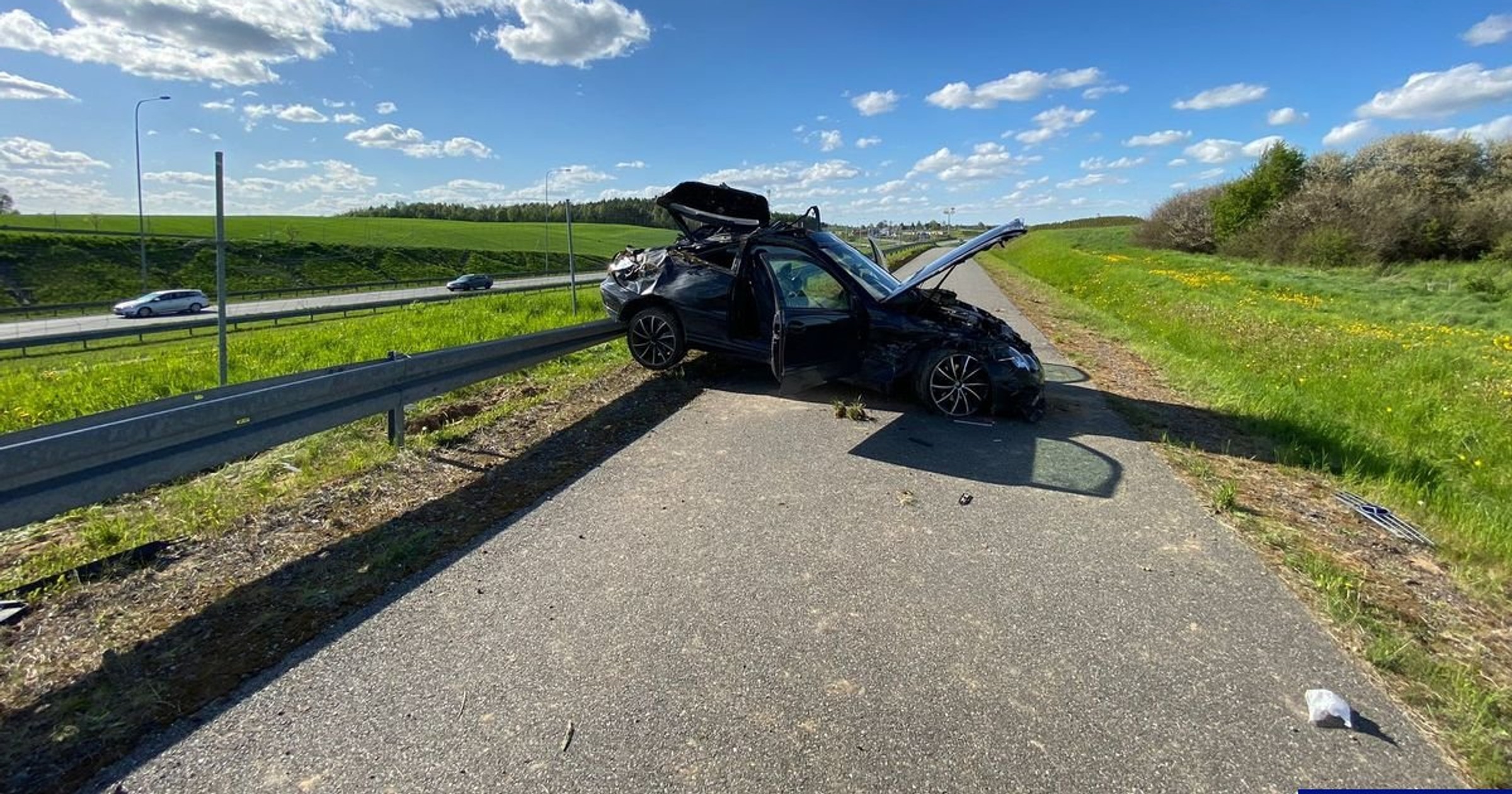 Pijana w Mercedesie wypadła z drogi S7