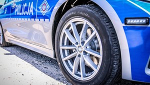 Radiowóz z rządowej kolumny zderzył się z innym autem. Dwaj policjanci poważnie poszkodowani