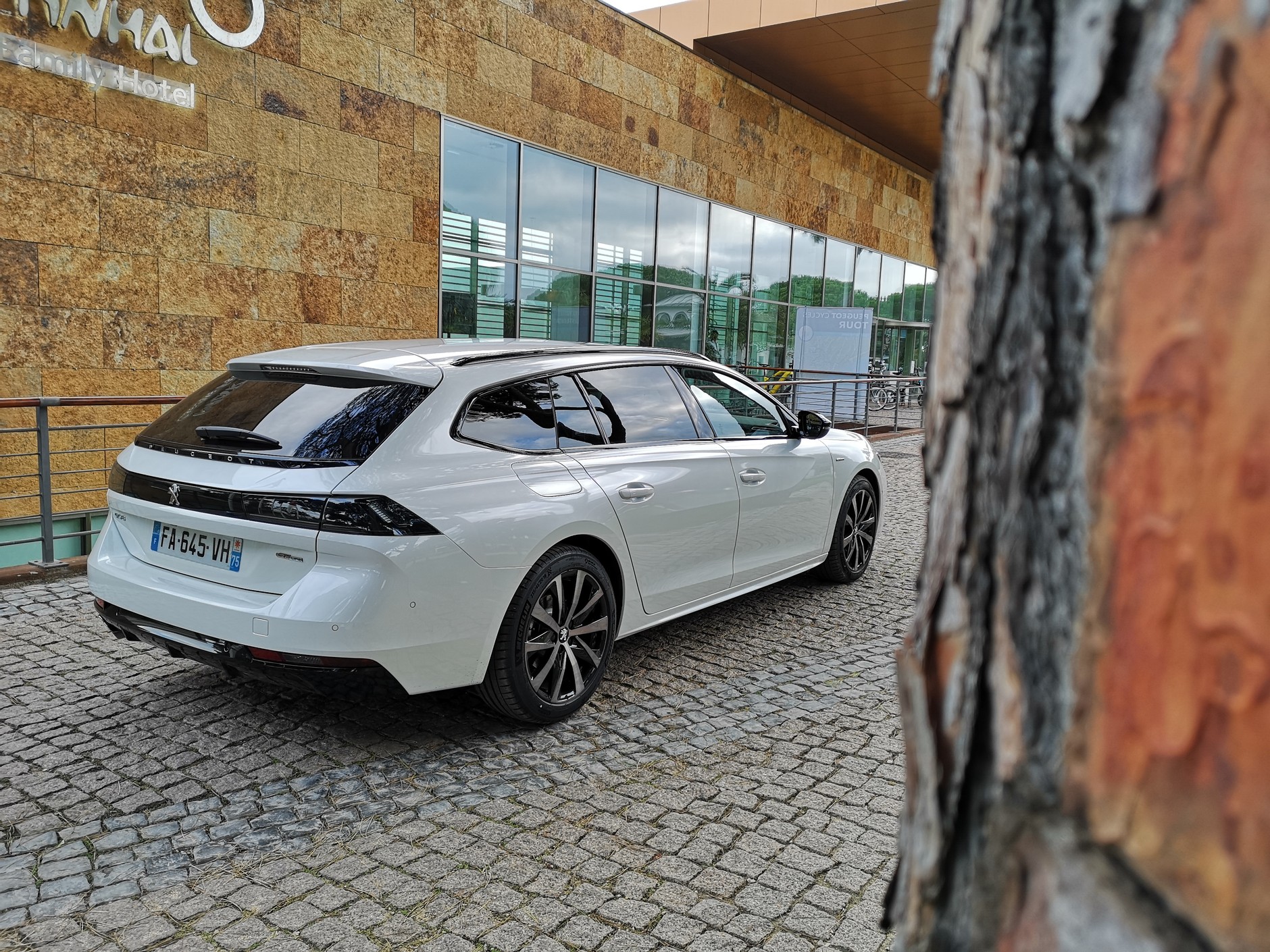 Test Peugeot 508 SW BlueHDi 160 EAT8 – najpierw styl. Potem kombi