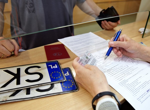 Nowy pomysł rządu na opłaty ewidencyjne. Zniknie grzywna 30 tys. zł, opłata zostanie