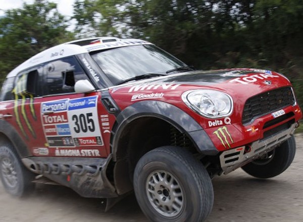Rajd Dakar 2012: Hołowczyc za kierownicą Mini