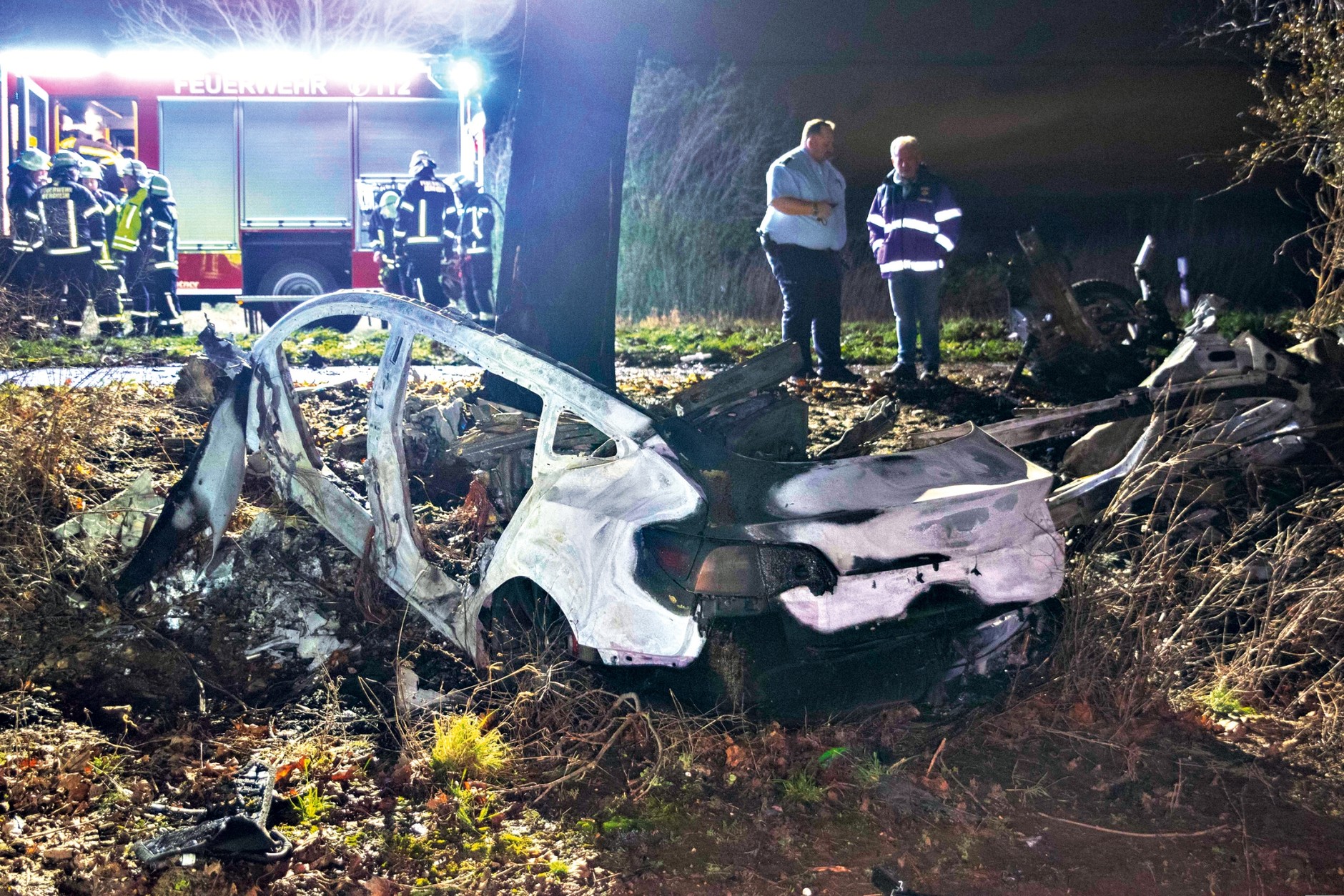 Ugaszenie auta elektrycznego jest niezwykle trudne, ale też wbrew obiegowej opinii, elektryki palą się rzadziej od aut spalinowych.