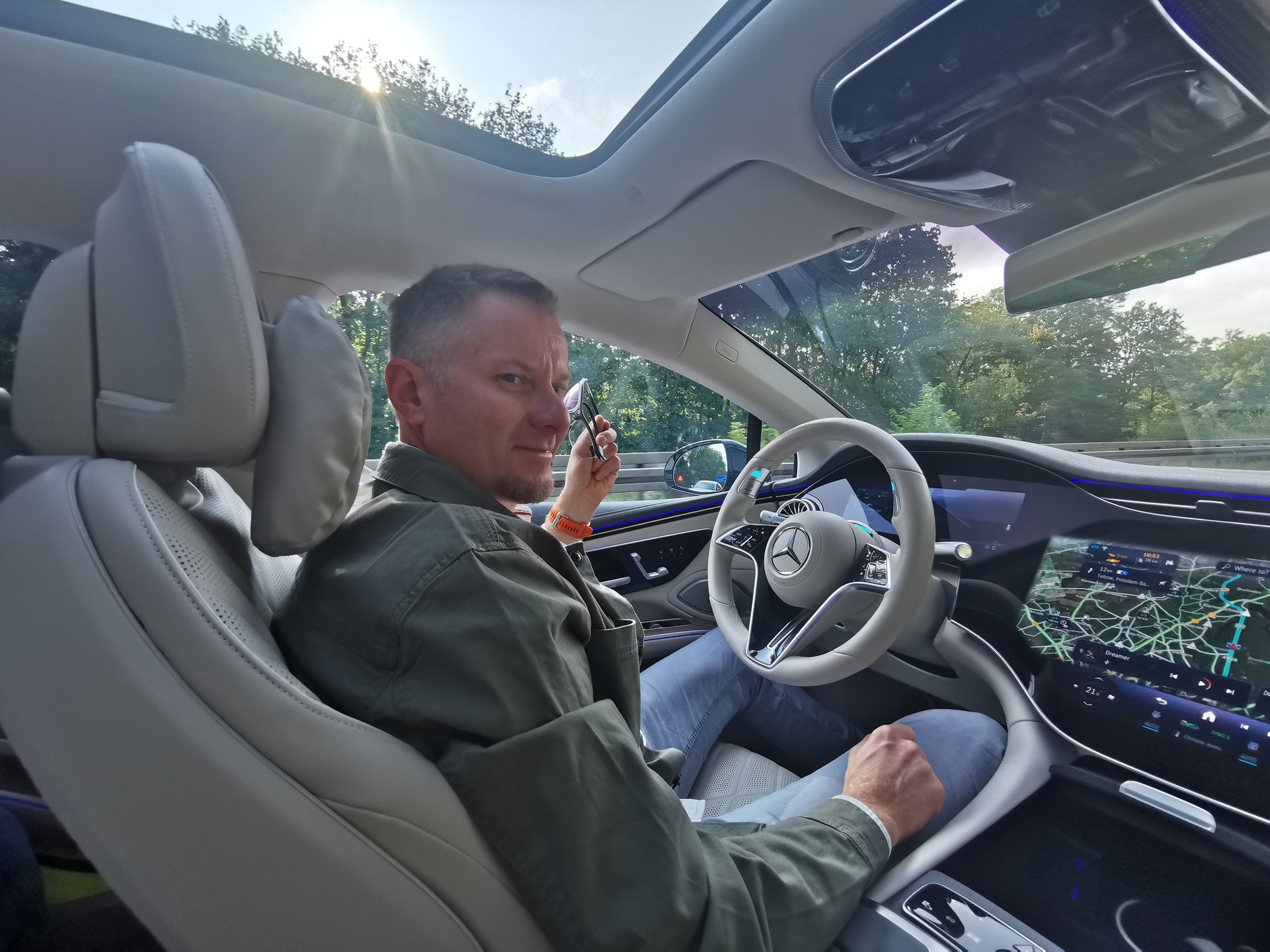 Drive Pilot 95: kierowca nie może spać, musi być gotowy do przejęcia kierowania, ale... na spokojnie