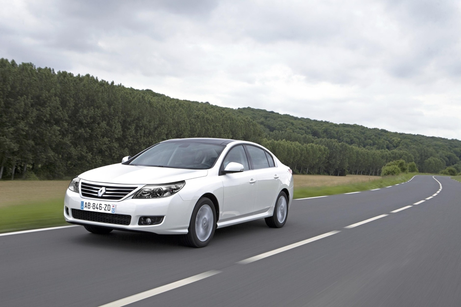 Renault Latitude – jonizuje, masuje, dopieszcza, robi dobrze