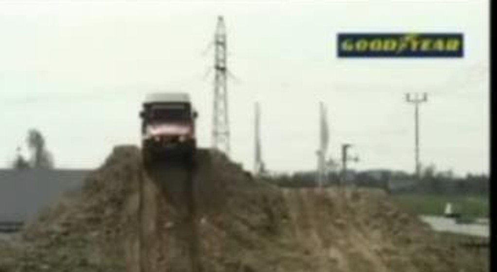 Szkoła jazdy 4x4 - pokazujemy jak pokonać wzniesienie