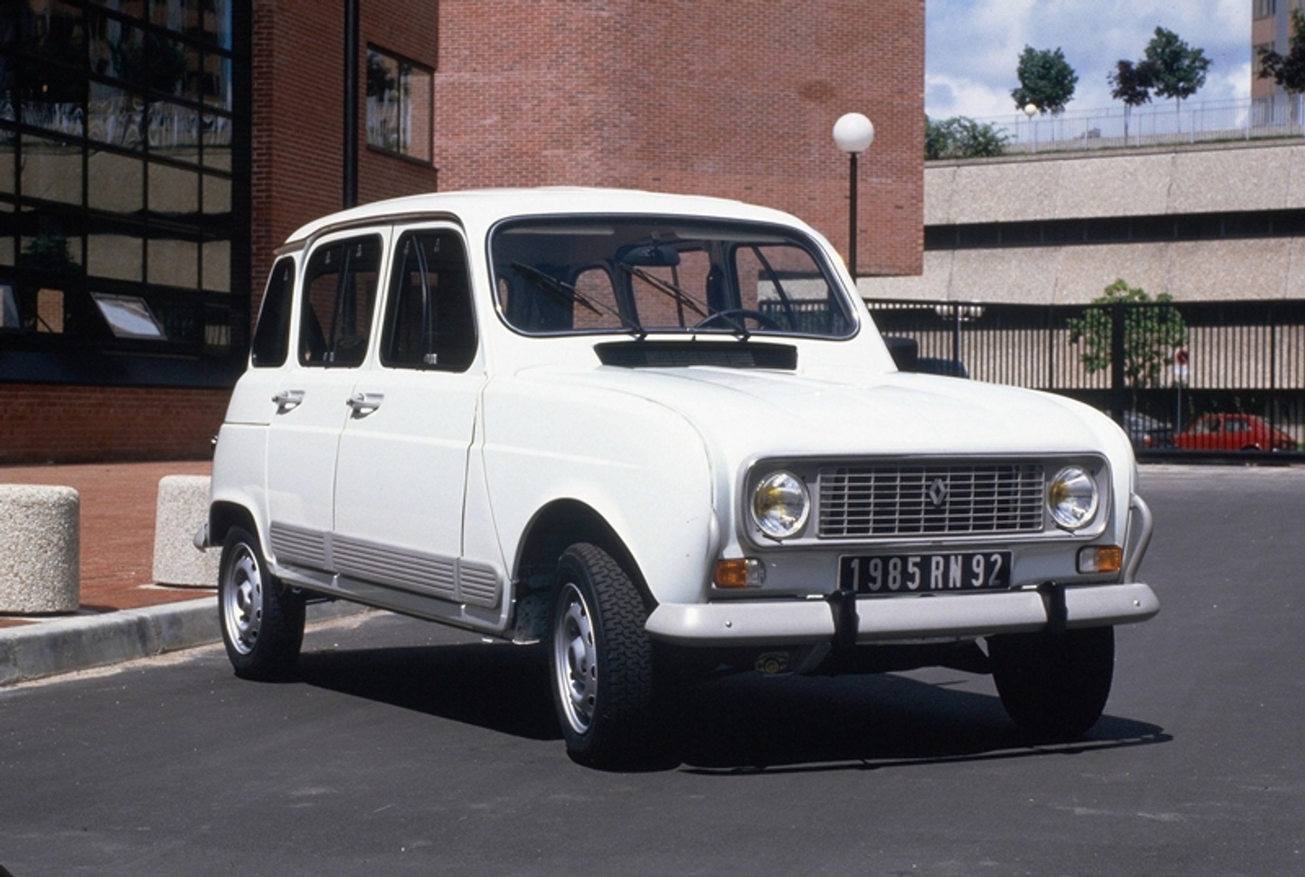 Renault 4 ma pół wieku, prawie tyle co ja
