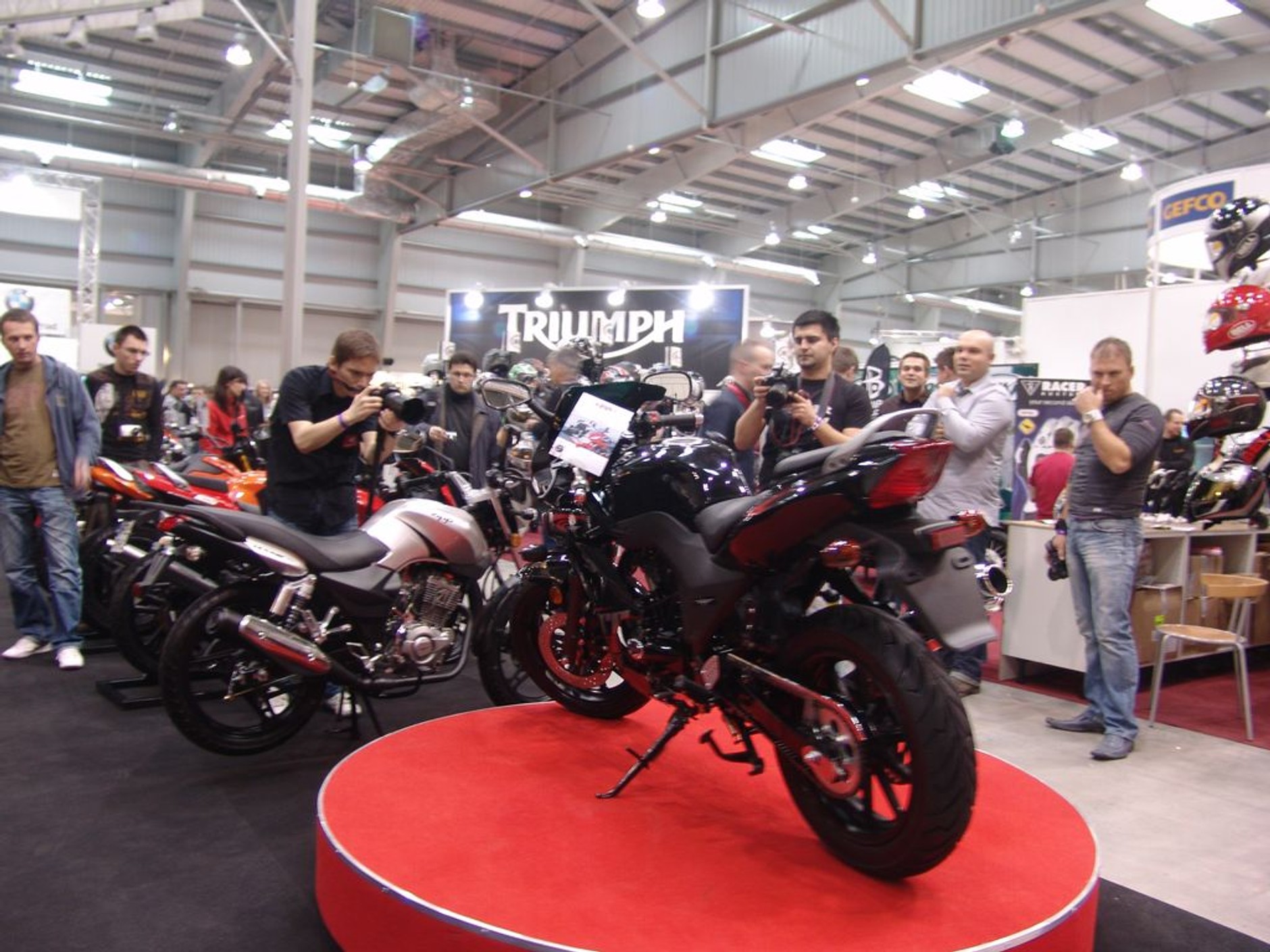 III Ogólnopolska Wystawa Motocykli i Skuterów: premiery i atrakcyjne hostessy (galeria)