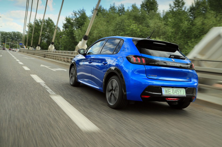 Peugeot e-208 GT