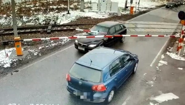 Taranowanie zapór kolejowych