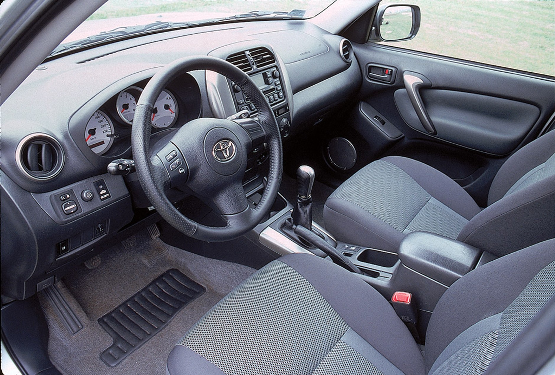 Honda CR-V kontra Nissan X-Trail i Toyota RAV4: pojedynek na szczycie